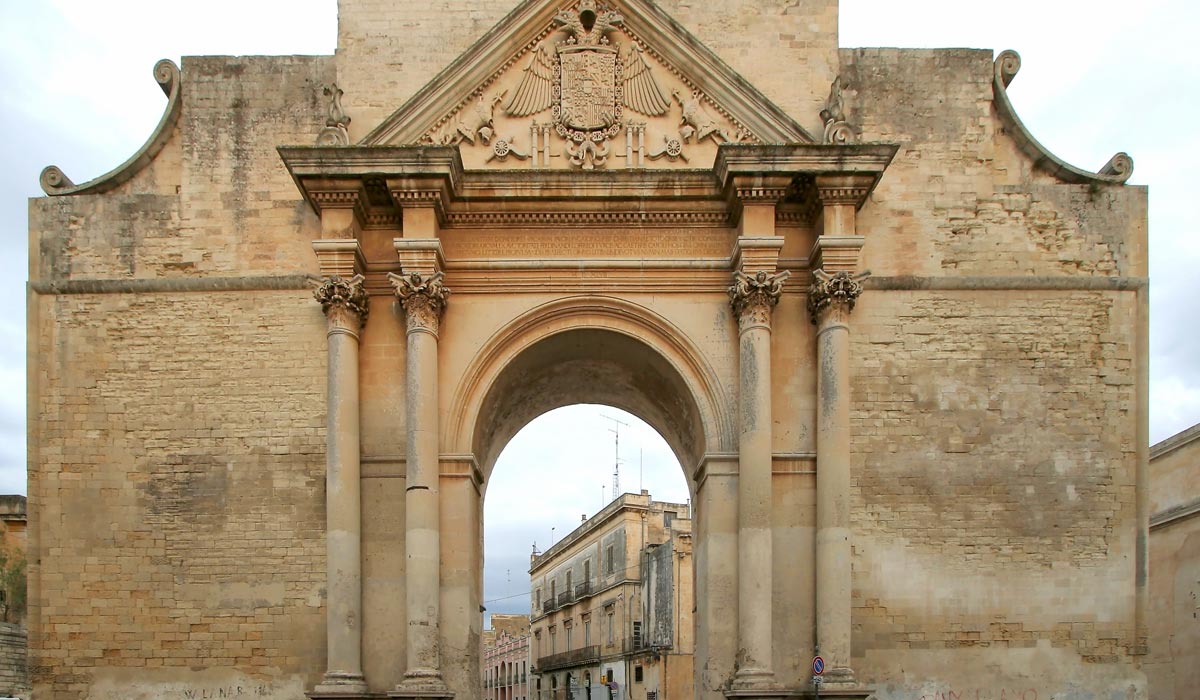 Porta Napoli — Viaggiadr : Neues Museum in Neapel: Museo Caruso im ...